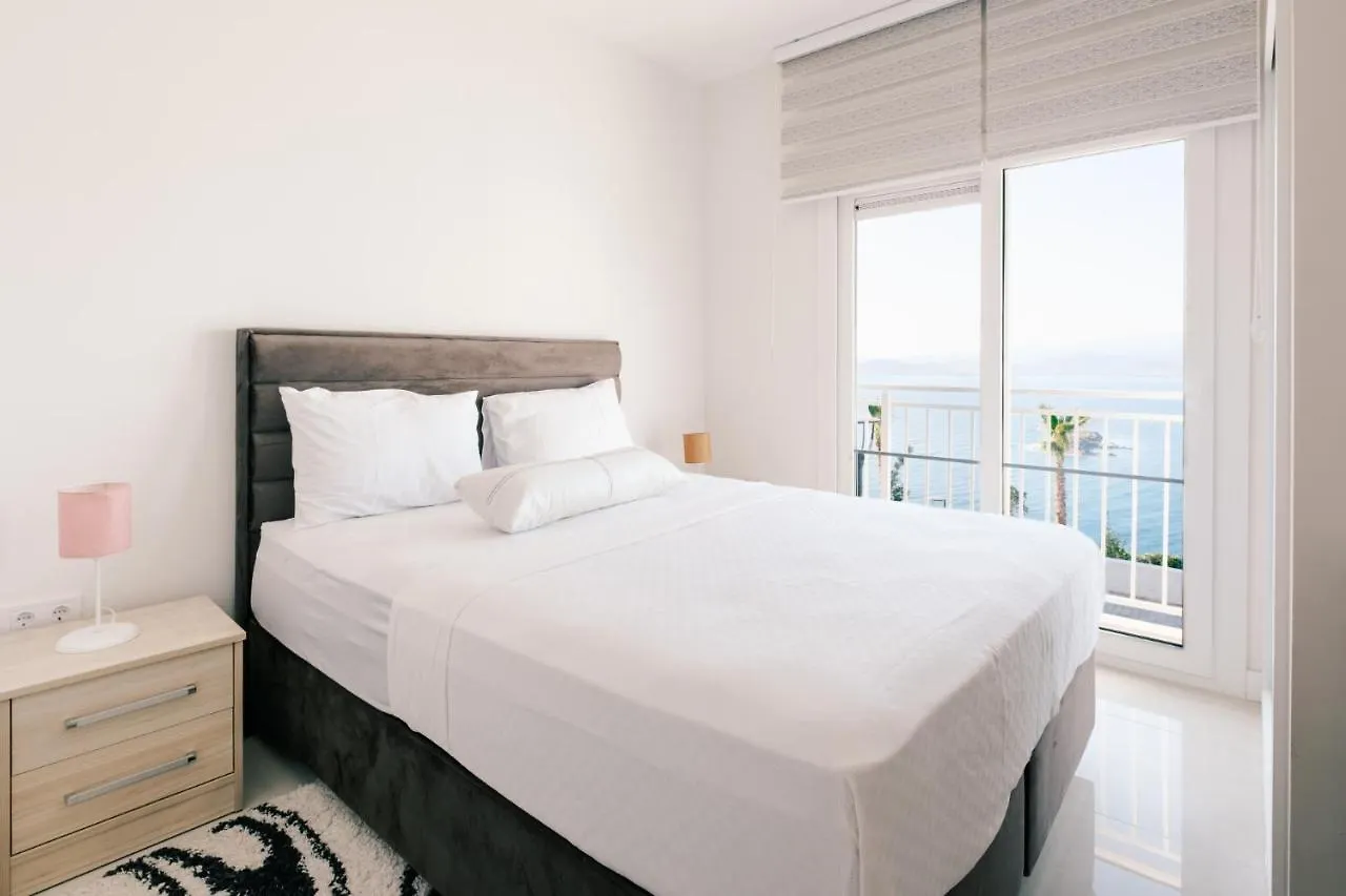 Sea View Villa W Garden Balcony By Beach In Milas 아파트