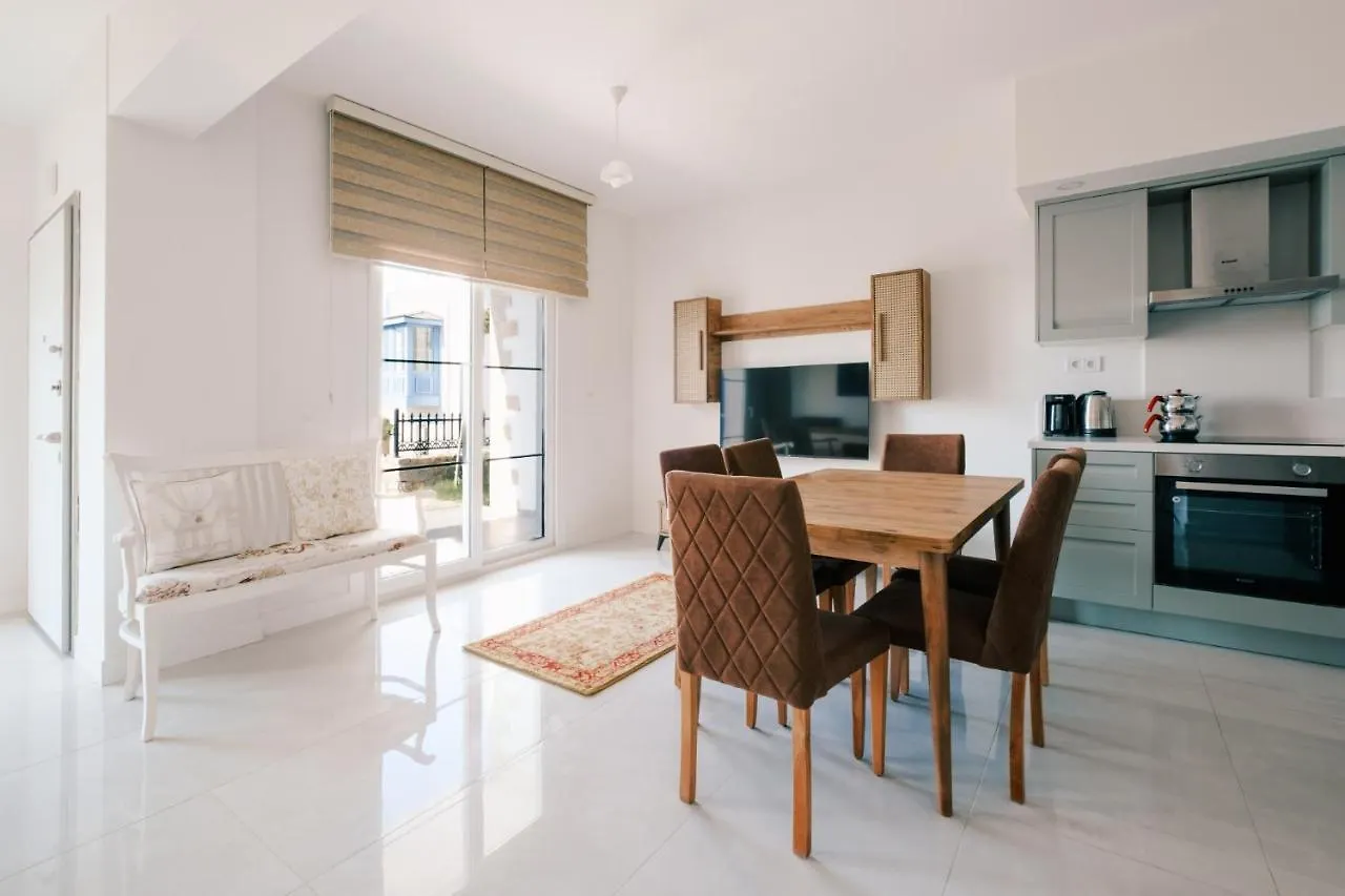 Sea View Villa W Garden Balcony By Beach In Milas 아파트