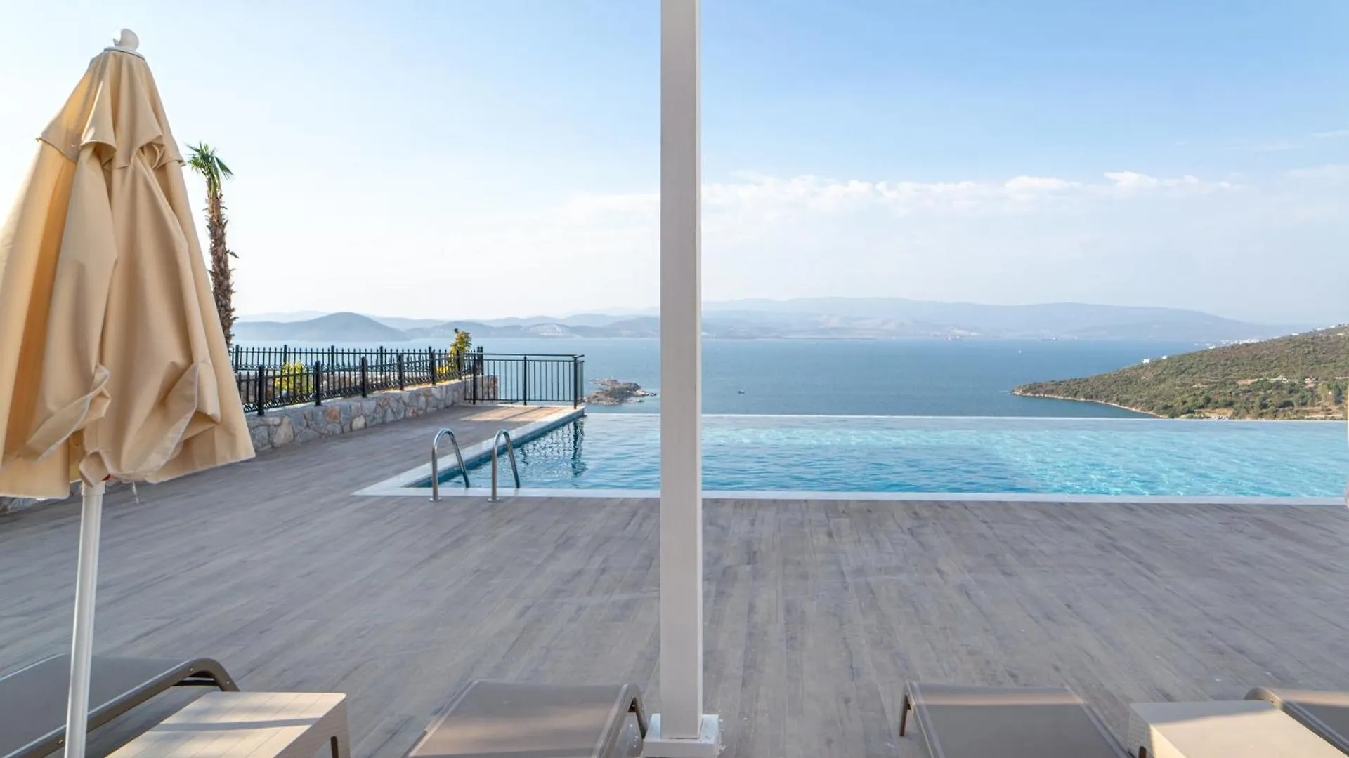 Sea View Villa W Garden Balcony By Beach In Milas